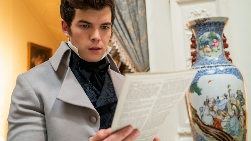 Luke Newton in "Bridgerton"