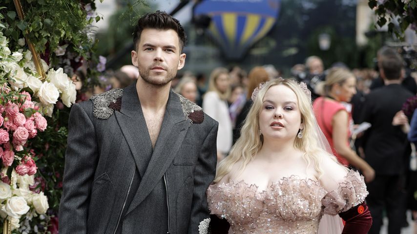 Luke Newton und Nicola Coughlan bei der Premiere von "Bridgerton" Staffel drei