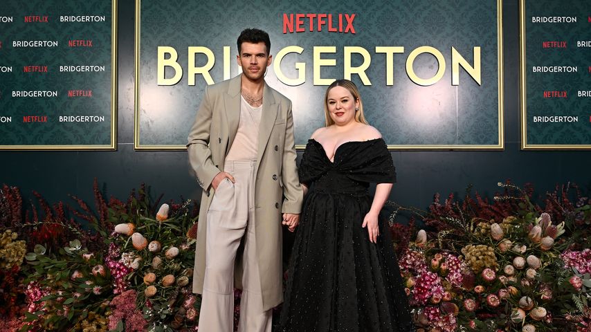 Luke Newton und Nicola begeistern auf "Bridgerton"-Event!