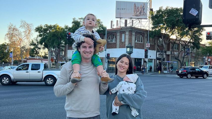 Luke und Kara Cook mit ihren Kindern