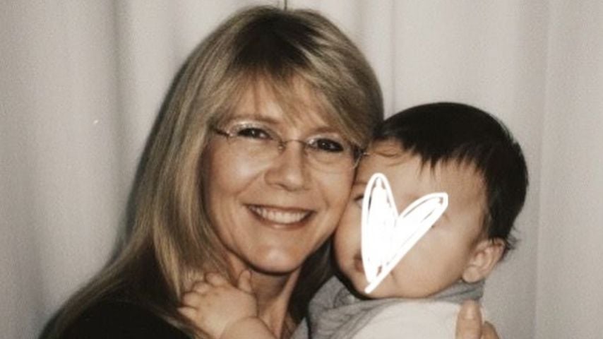 KI-generiertes-Foto: Luzi Erdmann mit ihrem Enkelkind