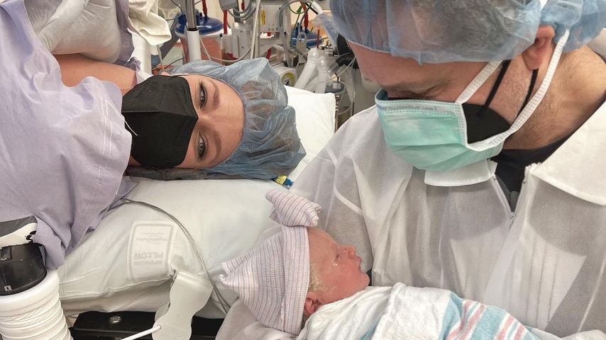 Zu früh! Chris Hardwick und Lydia Hearsts erstes Baby ist da