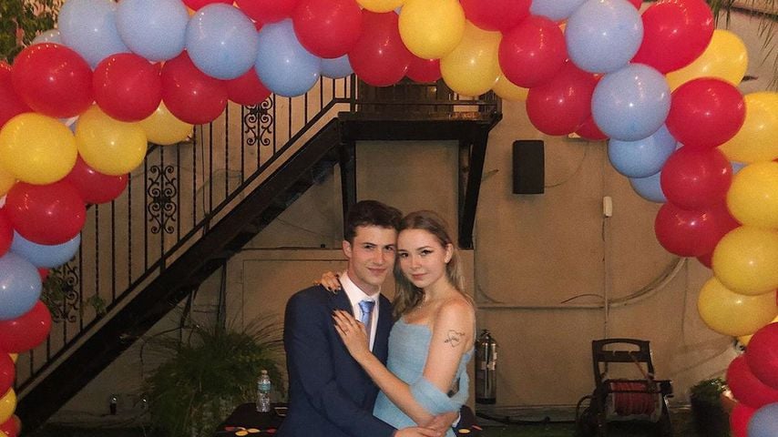 Lydia Knight und Dylan Minnette im September 2019