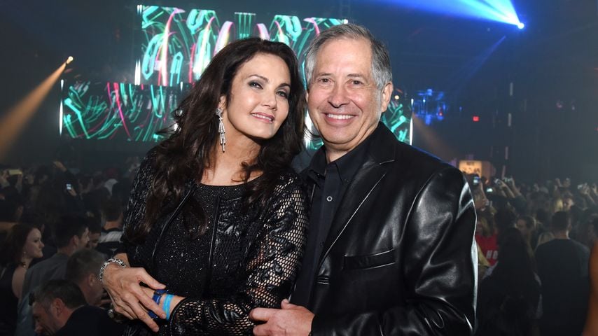 Lynda Carter und Robert A. Altman bei der Launch-Party von Fallout 4 in Los Angeles, 5. November 2015