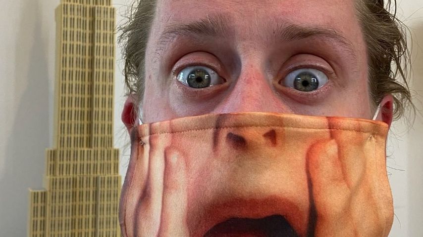 Der Brüller! Macaulay Culkin trägt sich selbst als Maske