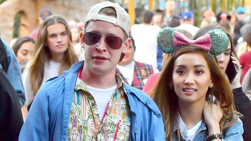 Macaulay Culkin und Brenda Song 2019 im Disneyland