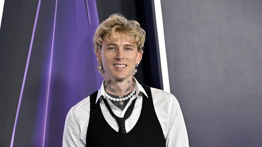 Baby hat Fieber: Machine Gun Kelly verließ AMAs frühzeitig