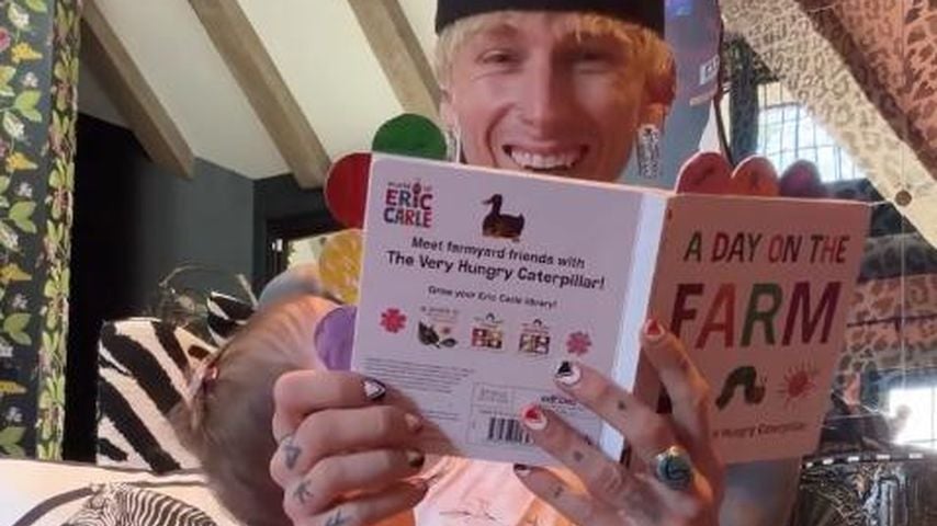 An Geburtstag: MGK kuschelt in süßem Video mit Baby Saga