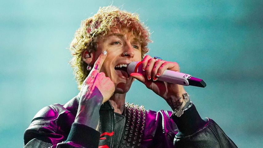 Technische Probleme: MGK tadelt sein Team während Konzert