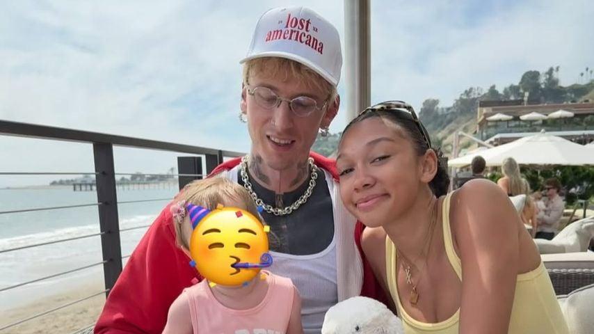 Machine Gun Kelly mit seinen Töchtern Casie Baker und Saga Blade