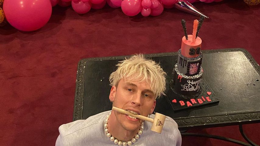 Musiker und Schauspieler Machine Gun Kelly an seinem Geburtstag im April 2021