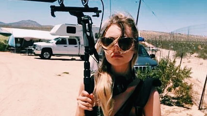 Maddie Phillips am Filmset