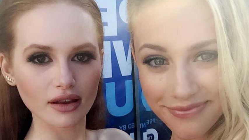 Madelaine Petsch und Lili Reinhart im Juli 2016 auf der Comic-Con