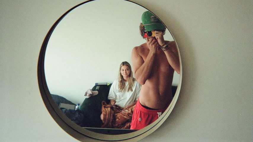 Madelyn Cline und Chase Stokes im September 2020