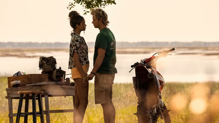 Madison Bailey und Rudy Pankow in "Outer Banks"