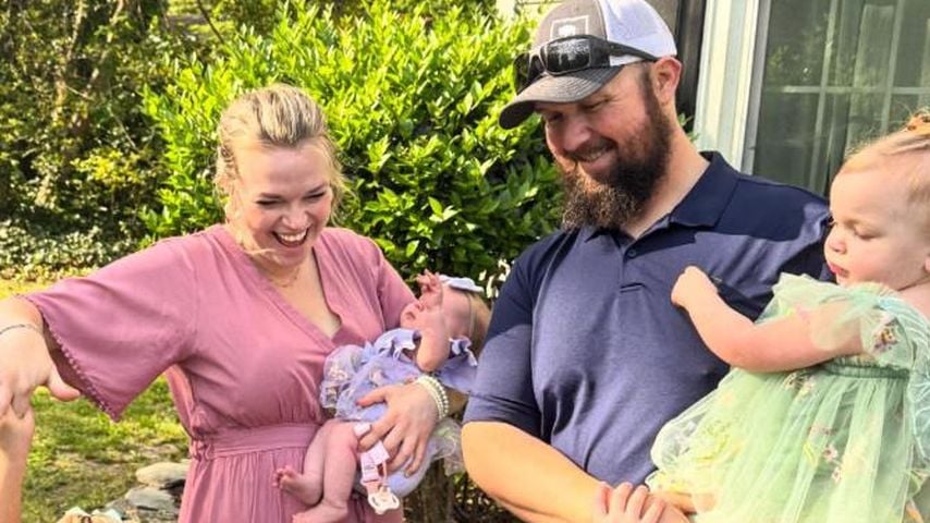 Madison Brush mit Ehemann Caleb und ihren vier Kindern