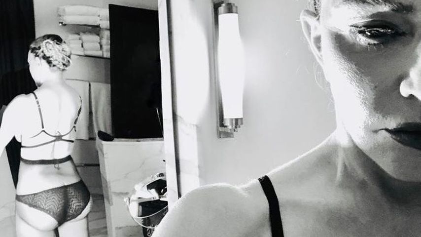 Mit 61 Jahren: Hier fotografiert sich Madonna in Dessous