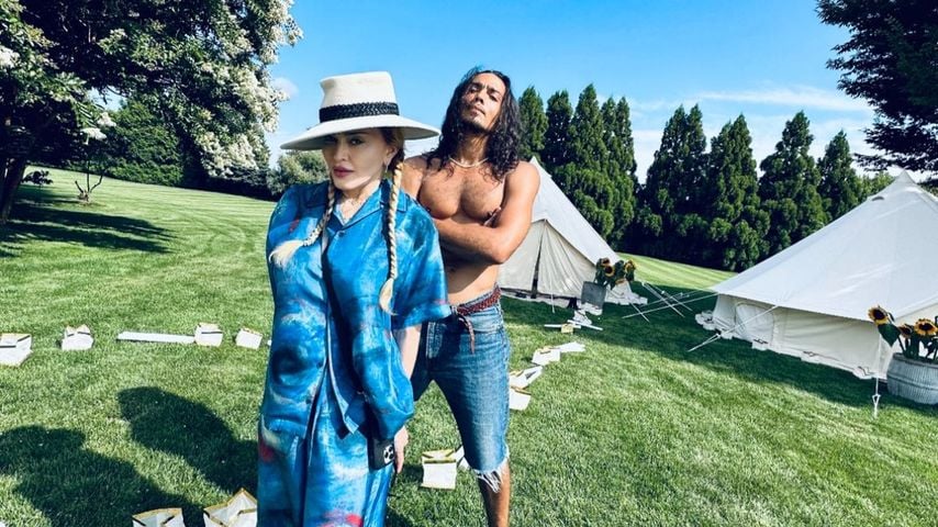 Madonna mit einem ihrer Backgroundtänzer