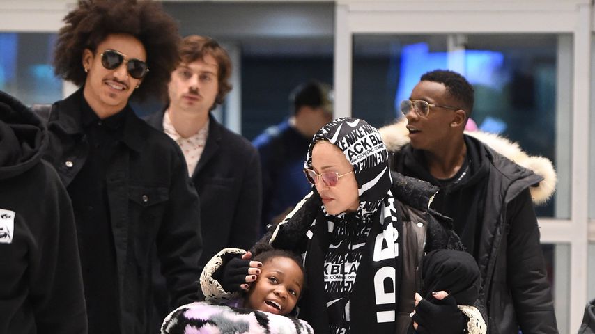 Madonna mit ihren Kindern und ihrem Freund Ahlamalik Williams (l.) im Dezember 2019