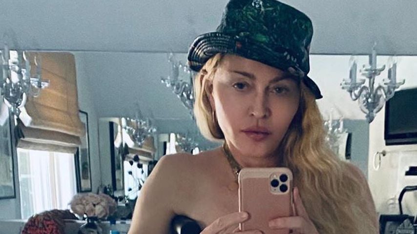 Kein BH, dafür Krücke: Madonnas Nackt-Offensive geht weiter