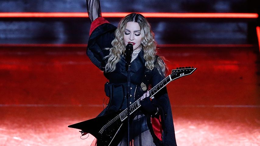 Schock-Auftritt bei MET-Gala: Madonna zeigt Brüste & Hintern