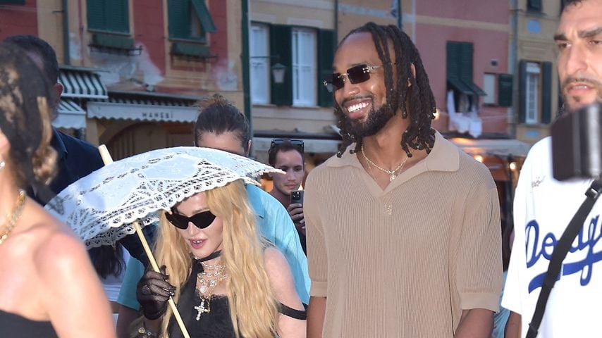 Damit offiziell? Madonna (66) knutscht mit Akeem (28) rum