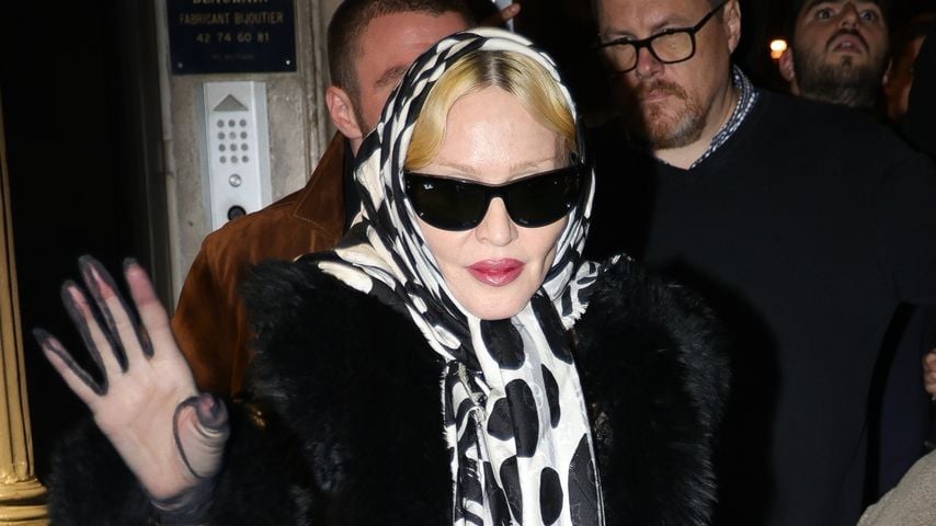 Madonna verlässt Kunstausstellung ihres Sohnes Rocco, 2024