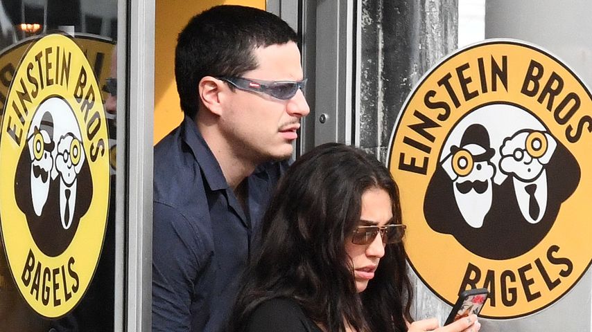 Madonnas Tochter Lourdes mit einem Unbekannten in Miami