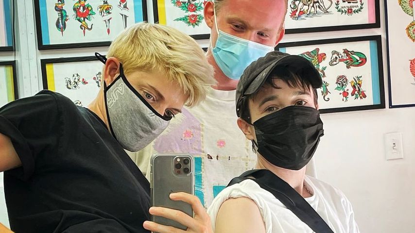 Mae Martin und Elliot Page im August 2021