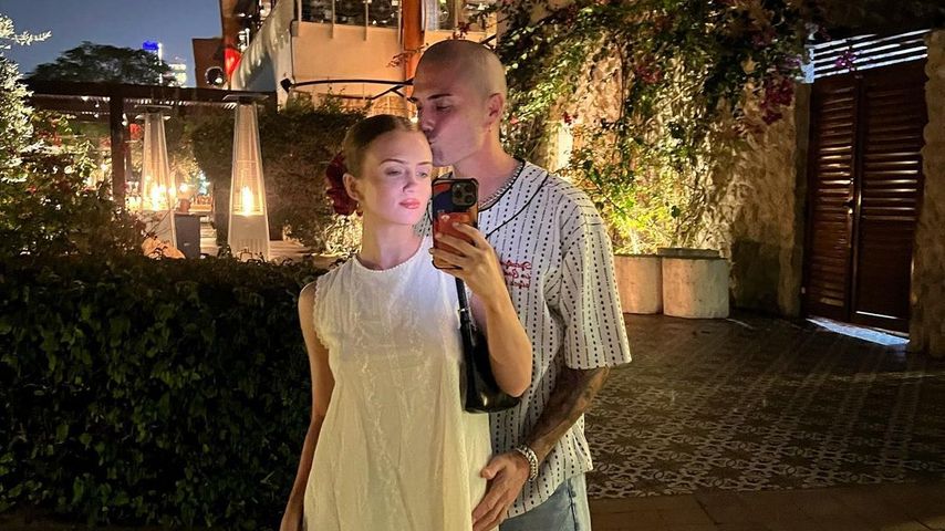 Maisie Smith und Max George im Urlaub in Dubai
