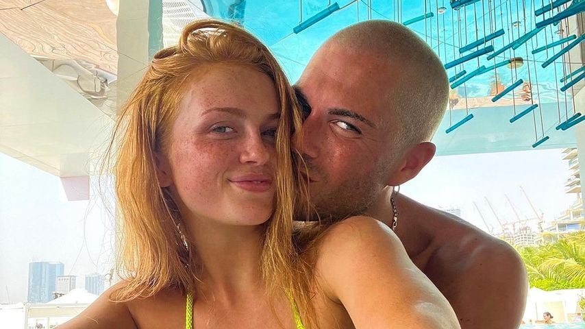 Maisie Smith und Max George im Juli 2023