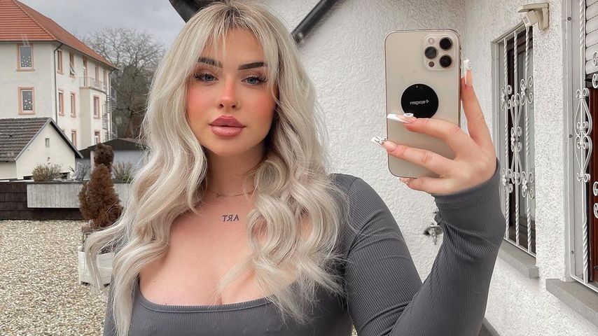 "Make Love, Fake Love"-Luisa macht ein Selfie