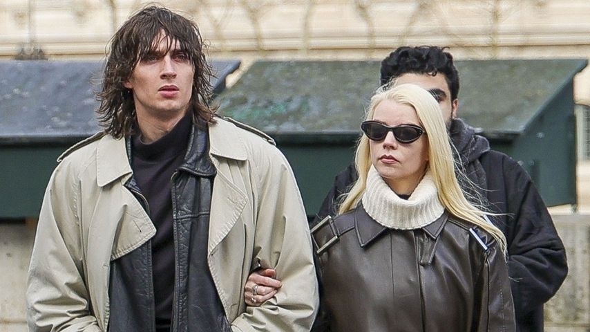 Anya Taylor-Joy und Ehemann Malcolm spazieren durch Paris