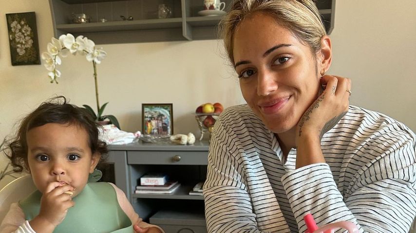 Malin Andersson mit ihrem Kind im August 2023
