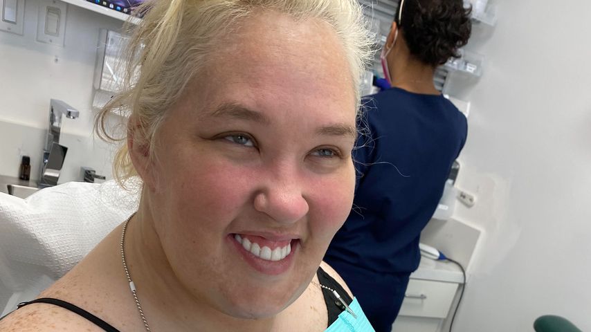 Mama June mit ihren neuen Zahnimplantaten