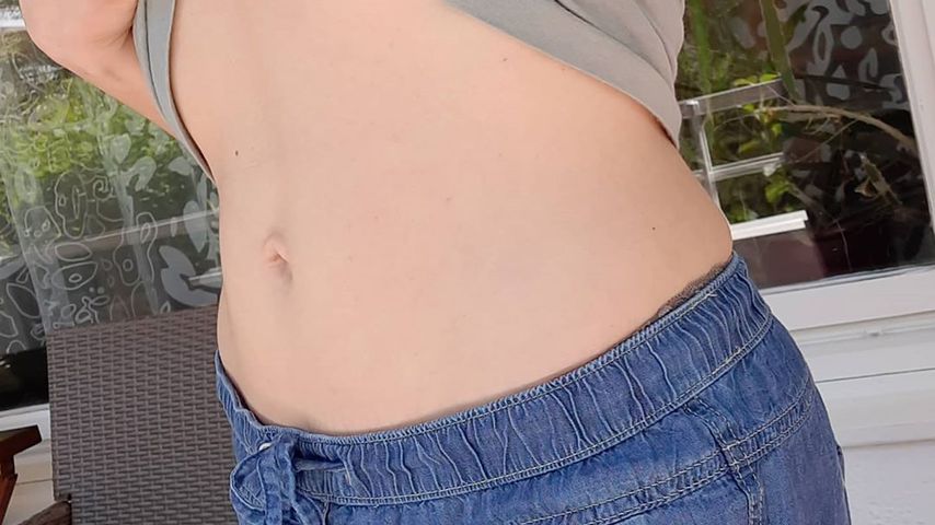 Welche Promi-Dame zeigt hier ihren After-Baby-Body?