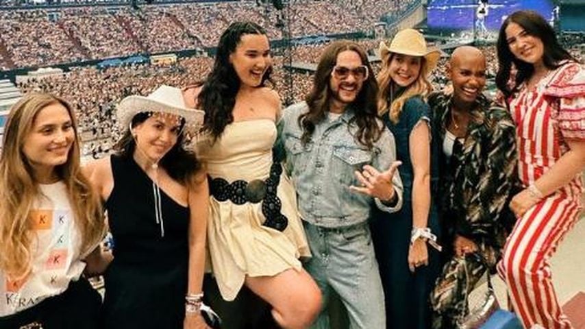 Mandy Capristo, Alex Mariah Peter, Riccardo Simonetti, Sharon Battiste und Freunde beim Taylor-Swift
