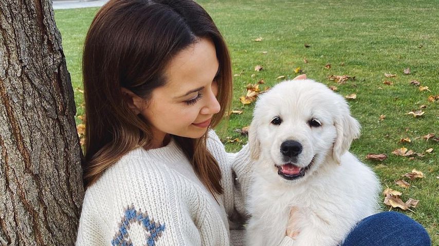 Mandy Capristo mit einem Hundewelpen