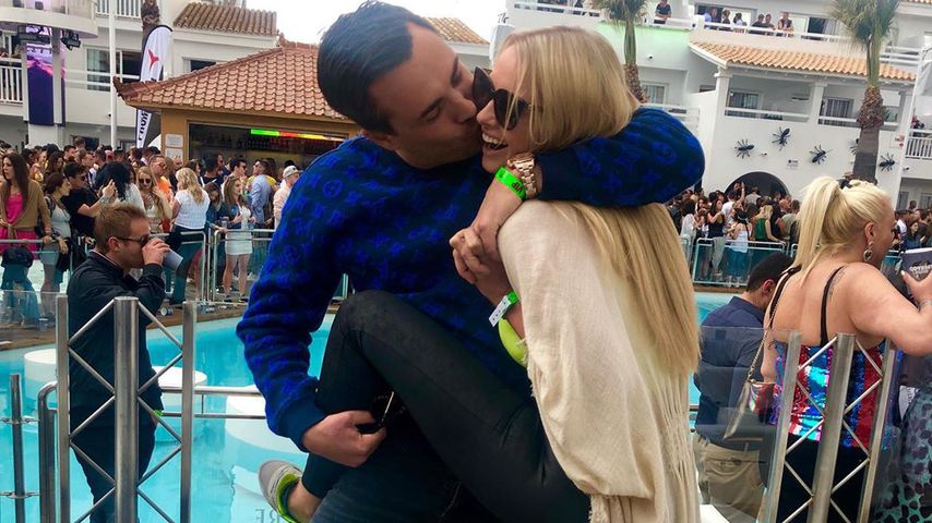 Mandy Lange mit ihrem Freund auf Ibiza