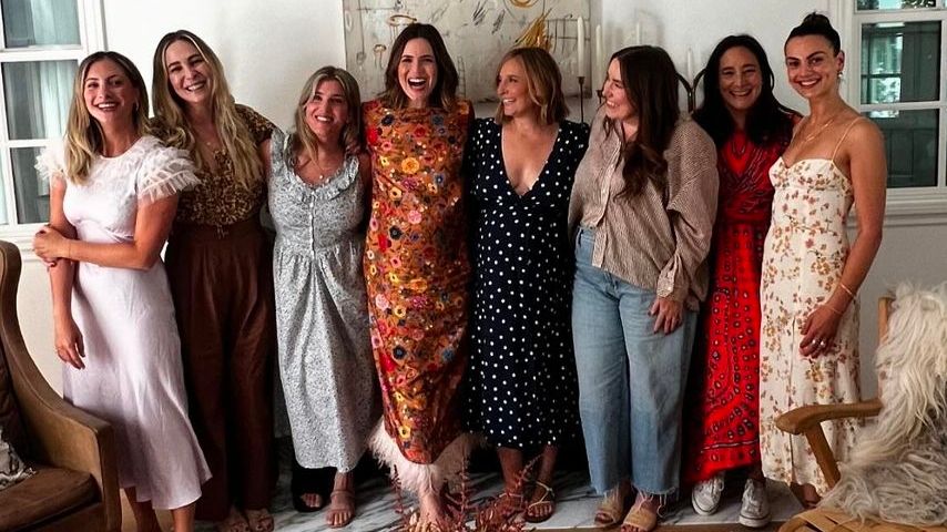 Mandy Moore mit Freundinnen, August 2024