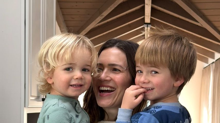 Mandy Moore und ihren Söhnen, Februar 2025