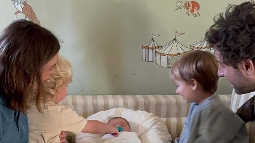 Mandy Moore, Taylor Goldsmith und ihre drei gemeinsamen Kinder