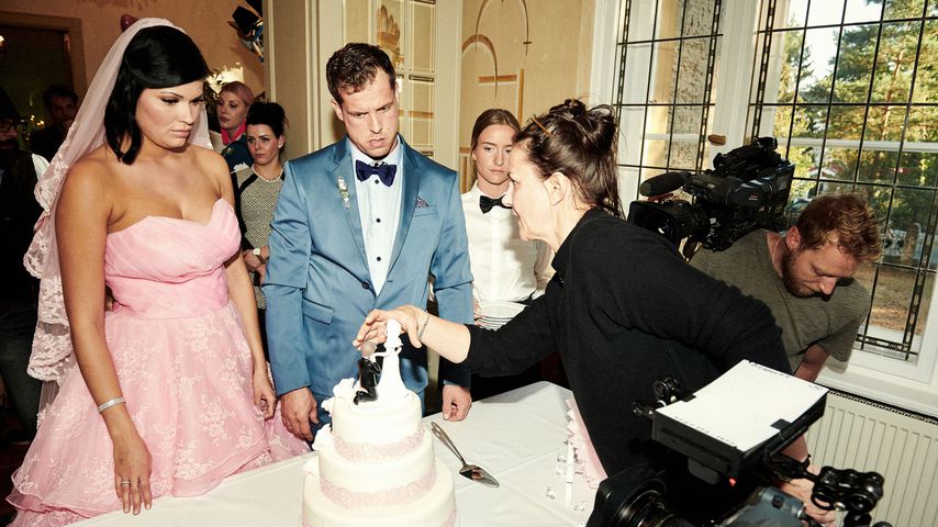 Erste Fotos! BTN-Mandy strahlt in knallpinkem Hochzeitskleid