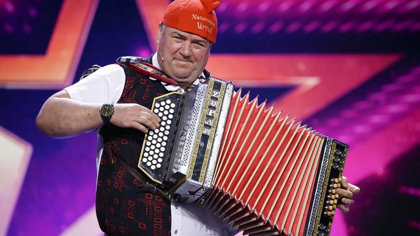 "Supertalent": Irrer Akkordeon-Spieler gackert sich ins Aus!