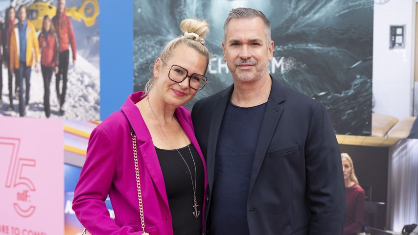Manou Lubowski und seine Verlobte Lara von Stumberg im Juni 2022