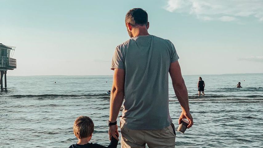 Mans Zelmerlöw und sein Sohn Albert im Jahr 2020