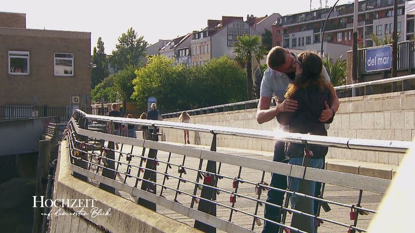 "Hochzeit auf ersten Blick": Annika und Manuels erster Kuss