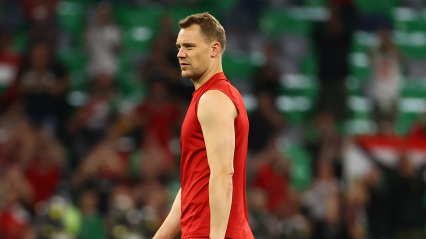 Fans verwirrt: Warum war Manuel Neuers Shirt zerrissen?