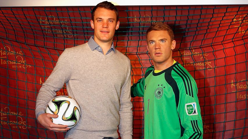 Huch! Hier posiert Manuel Neuer mit sich selbst