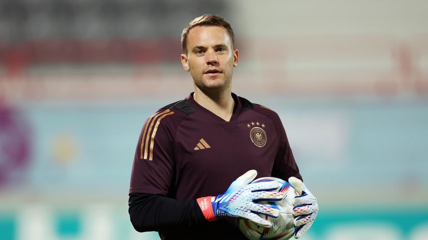 In Fußballpause: Manuel Neuer mit Freundin beim Handball!